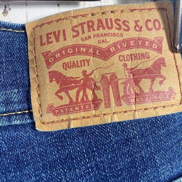 Levis Womens Classic Capri Jeans - Picture 10 of 13